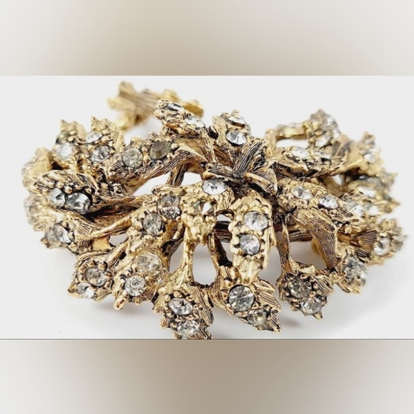 Hattie Carnegie VTG Signed Tree Of Life Rhinestones Textural Gold Tone Brooch - Picture 2 of 12